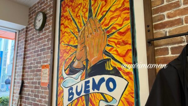 BUENO（ブエノ）店内に飾られている店主が描いたアート
