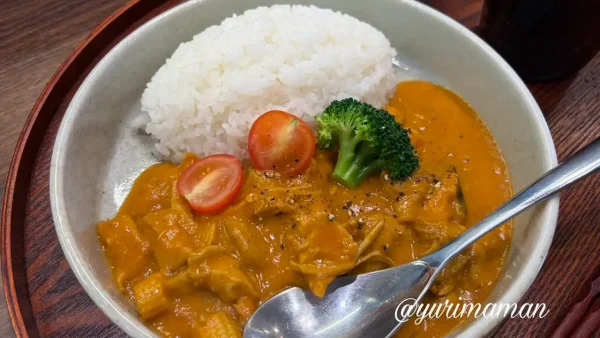 野菜ピューレを使ったBUENO（ブエノ）のチキンカレー1