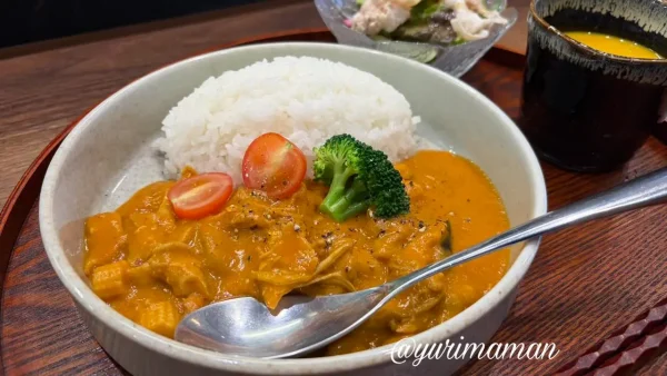 BUENO（ブエノ）のランチで提供されているカレーのセット2