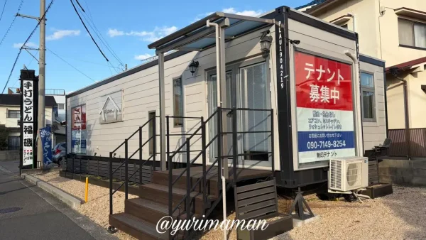 テナント募集となったCafe88の外観（松山市）