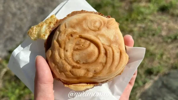 湯げの屋のたい焼きは湯玉が描かれている