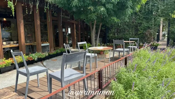 himari（ヒマリ）松山市パン屋のテラス席