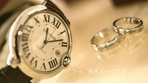 買取のポイントをイメージした腕時計と指輪の写真