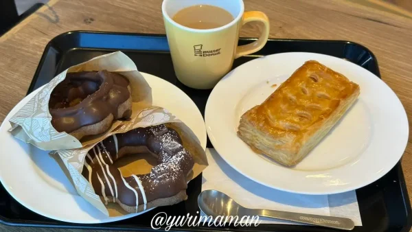 ミスド食べ放題で選んだポンデショコラとコーンクリームパイ