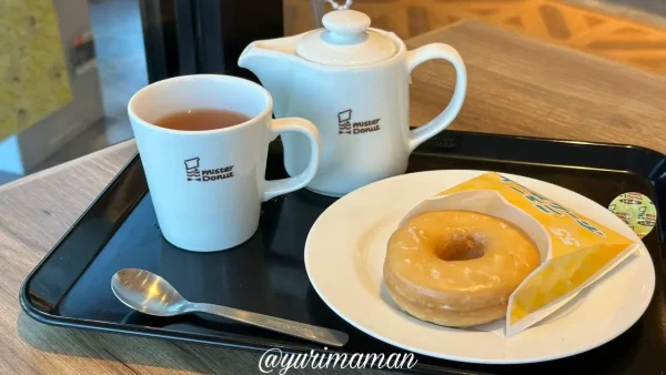 ミスド食べ放題3巡目のニューホームカットとレモンティー