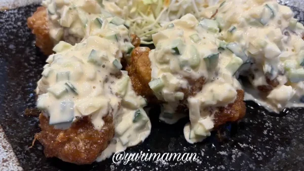 甘酢と九州醤油が効いた宮崎チキン南蛮をアップで撮影