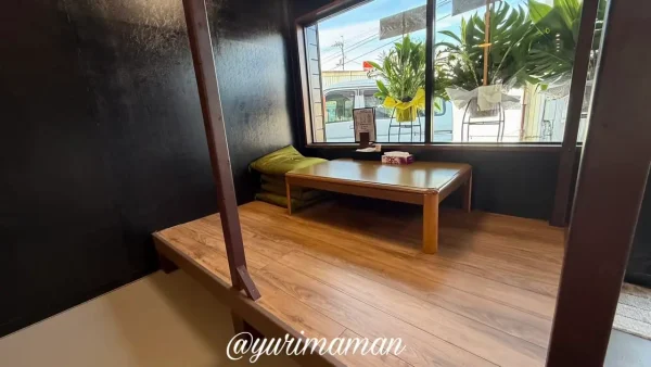 家族連れでも利用しやすい宮崎辛麺 纏 IIの小上がり席