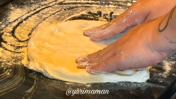 モビーディックスレアのピザ生地作り