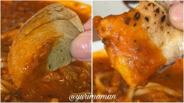 絶望パスタにバケットを浸す様子