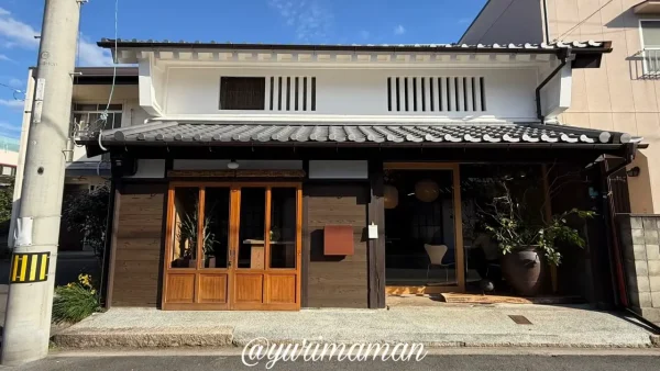 松山市神田町・三津浜エリアにオープンした古民家カフェ「ruru cafe＋ANTA」の外観。築120年以上の建物をリノベーション