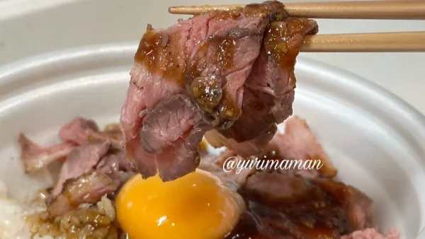 箸で持ち上げたローストビーフのアップ写真1 - ゆりママんブログ 箸で持ち上げたローストビーフのアップ写真1