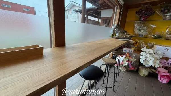 トワニーごはん&カリッジュのカウンター席 ひとりランチしやすい店内