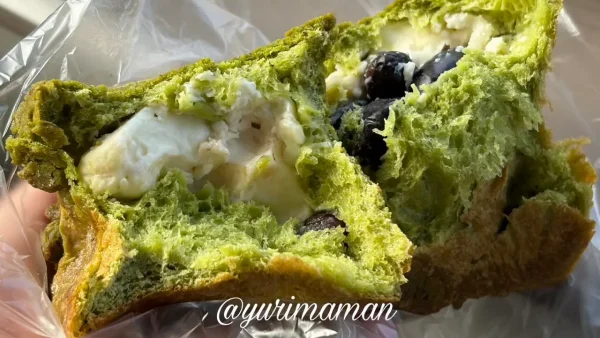 北川半兵衛の抹茶を使ったブーランジェリーメゾン辻の抹茶メロンキューブ2