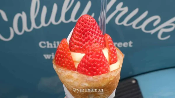 カルルトラックで修行中の店主さんが焼いてくれたフォロワー限定いちごスペシャルクレープ4