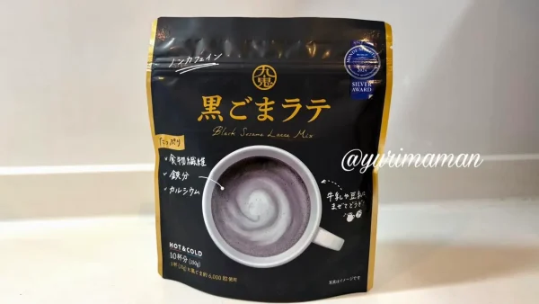 コスモスで購入した黒ごまラテ（ノンカフェイン）