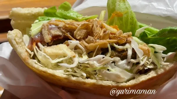 愛媛オレンジバイキングス観戦で食べた、ベグレカーの野菜たっぷりのピタパン