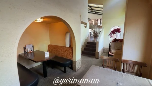 フライングスコッツマン木屋町店の仕切り付き席（個室風で打ち合わせにも便利）