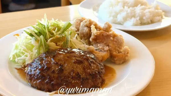 ジョイフル川之江店の500円日替わりランチ（水曜日のハンバーグ＆唐揚げ）