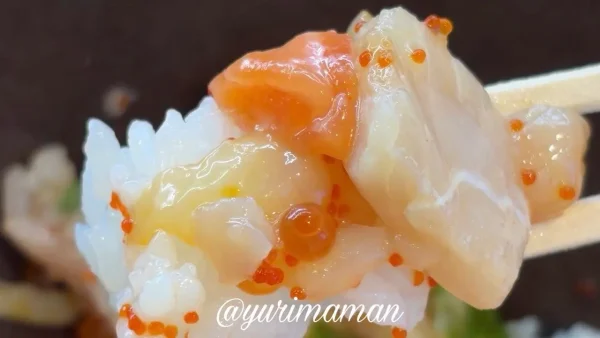 くら寿司の平日限定「旬の海鮮丼」660円-3