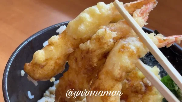 くら寿司の平日限定季節の天丼のえびがプリップリ