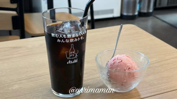 ランチセットのアイスコーヒーといちごシャーベット