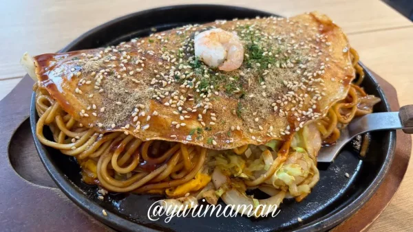 三津浜焼きお好み焼きランチ（そば）950円の鉄板焼き2