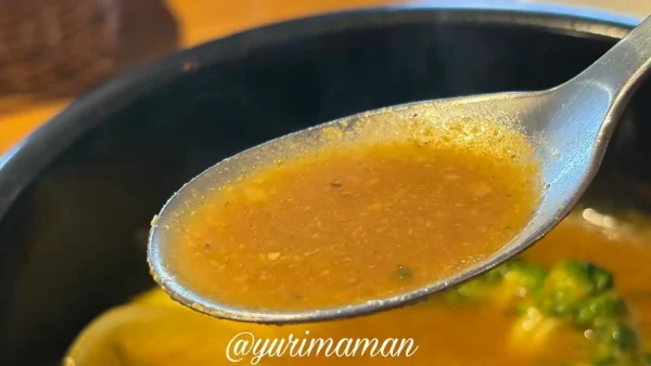 新居浜市サランサランのスパイス香るスープカレーのスープ部分アップ - ゆりママんブログ 新居浜市サランサランのスパイス香るスープカレーのスープ部分アップ