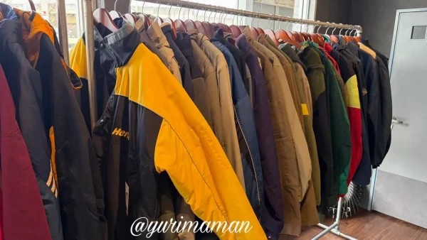 無人古着屋NOTIME(ノータイム)の店内|古着ラックが並び商品数が多い3 - ゆりママんブログ 無人古着屋NOTIME(ノータイム)の店内|古着ラックが並び商品数が多い3