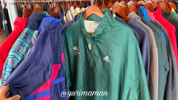 無人古着屋NOTIME(ノータイム)の店内|古着ラックが並び商品数が多い6 - ゆりママんブログ 無人古着屋NOTIME(ノータイム)の店内|古着ラックが並び商品数が多い6