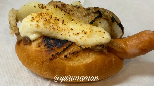 パン屋晴れの日の新作パン「グラティネ」（ウインナーとじゃがいも入り）