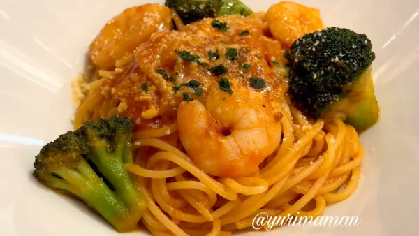 ピアーズベーカリーの海老とブロッコリーのトマトソーススパゲッティランチ - ゆりママんブログ ピアーズベーカリーの海老とブロッコリーのトマトソーススパゲッティランチ