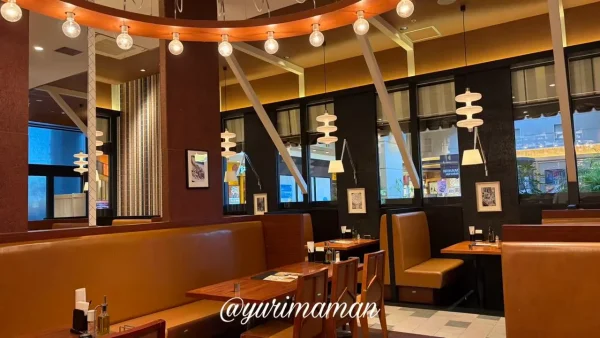 ピアーズベーカリー新居浜イオン店の店内の雰囲気(座席) - ゆりママんブログ ピアーズベーカリー新居浜イオン店の店内の雰囲気(座席)