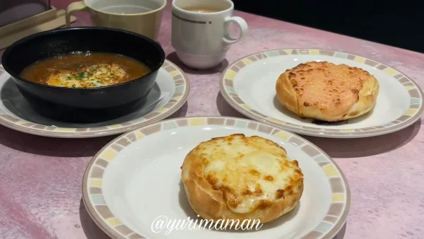 サイゼリヤのフォカッチオ2種と玉ねぎのズッパ。ドリンクバー付きで合計1,000円 - ゆりママんブログ サイゼリヤのフォカッチオ2種と玉ねぎのズッパ。ドリンクバー付きで合計1,000円