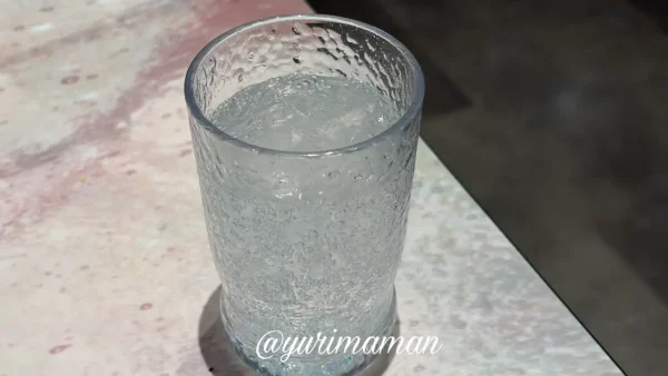 サイゼリヤの炭酸水ボタン。ドリンクバーなしでも利用可能 - ゆりママんブログ サイゼリヤの炭酸水ボタン。ドリンクバーなしでも利用可能