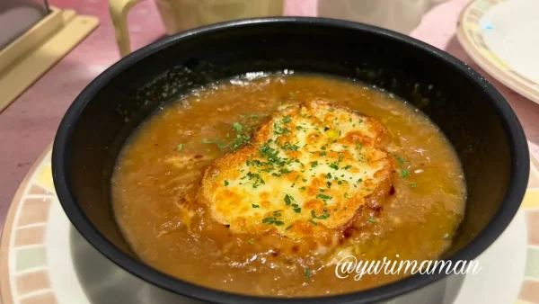 サイゼリヤの玉ねぎのズッパ(フォカチオやパンに合うスープ) - ゆりママんブログ サイゼリヤの玉ねぎのズッパ(フォカチオやパンに合うスープ)