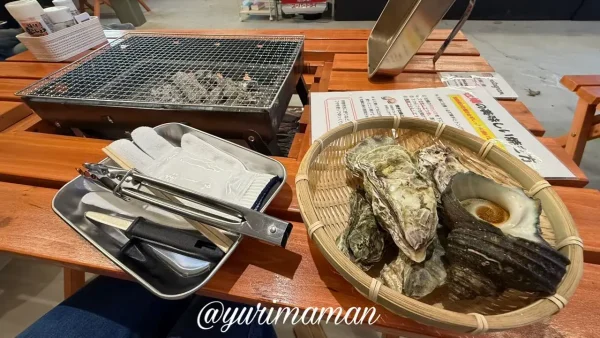 しまなみ牡蠣処の店内のようす（席料金なしで牡蠣を焼ける）2