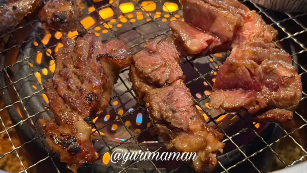 焼肉きんぐでお肉を焼いている様子(火炎が上がる迫力)2 - ゆりママんブログ 焼肉きんぐでお肉を焼いている様子(火炎が上がる迫力)2