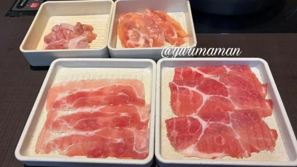ゆず庵ランチの豚しゃぶ用お肉4種類。一枚が大きく食べ応えがある1