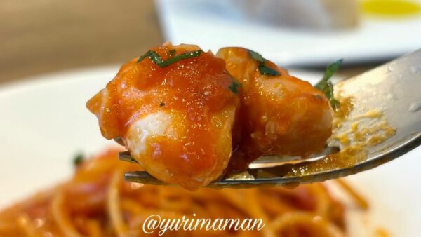 ぷりぷりの天使の海老がのったアラビアータパスタ3