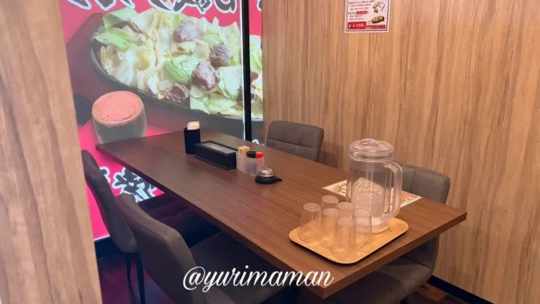 びっくり焼亭 伊予本店の仕切り付きテーブル席 - ゆりママんブログ びっくり焼亭 伊予本店の仕切り付きテーブル席