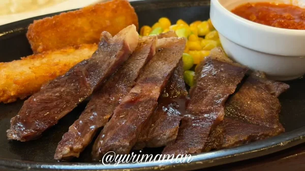 ガスト赤身ビーフステーキ約100gのアップ1 - ゆりママんブログ ガスト赤身ビーフステーキ約100gのアップ1