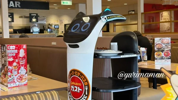 ガスト店内で料理を運ぶ配膳ロボット - ゆりママんブログ ガスト店内で料理を運ぶ配膳ロボット