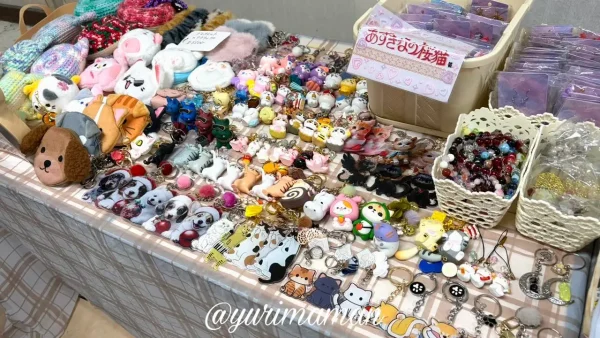 譲渡会会場に並ぶ猫モチーフのハンドメイド雑貨ブース1 - ゆりママんブログ 譲渡会会場に並ぶ猫モチーフのハンドメイド雑貨ブース1