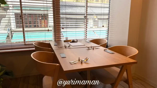 木の温もりを感じるオステリアイルシエロの店内3