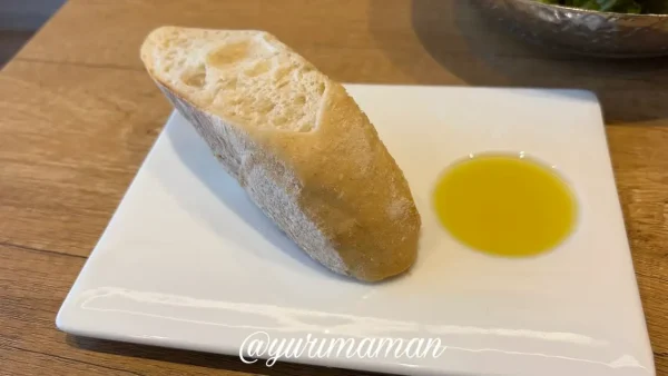 ランチに付くバケット