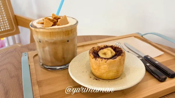 SHRmaCOFFEEのダルゴナラテとチョコエッグタルトのセット1 - ゆりママんブログ SHRmaCOFFEEのダルゴナラテとチョコエッグタルトのセット1