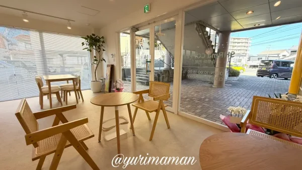 松前町のカフェSHRmaCOFFEEのシンプルでおしゃれな店内 - ゆりママんブログ 松前町のカフェSHRmaCOFFEEのシンプルでおしゃれな店内