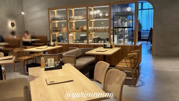 高木珈琲松山店の内観|木のぬくもりを感じる落ち着いた空間1 - ゆりママんブログ 高木珈琲松山店の内観|木のぬくもりを感じる落ち着いた空間1