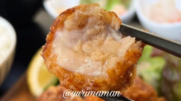 鶏屋秀伝のジューシーなからあげの断面