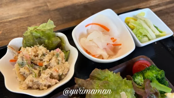 鶏屋秀伝の金賞秀伝からあげ定食の副菜